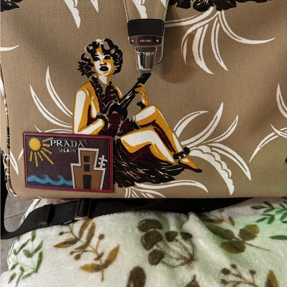 Runaway Prada Spring/Summer 2014 limited edition. It can be unisex . - Picture 10 of 15